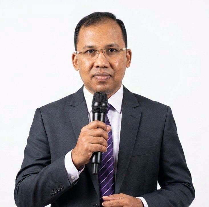 Dinesh Jayawardana speaking with a microphone